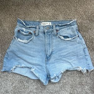 Abercrombie Curve Love Distressed Denim Mom Short Size 2